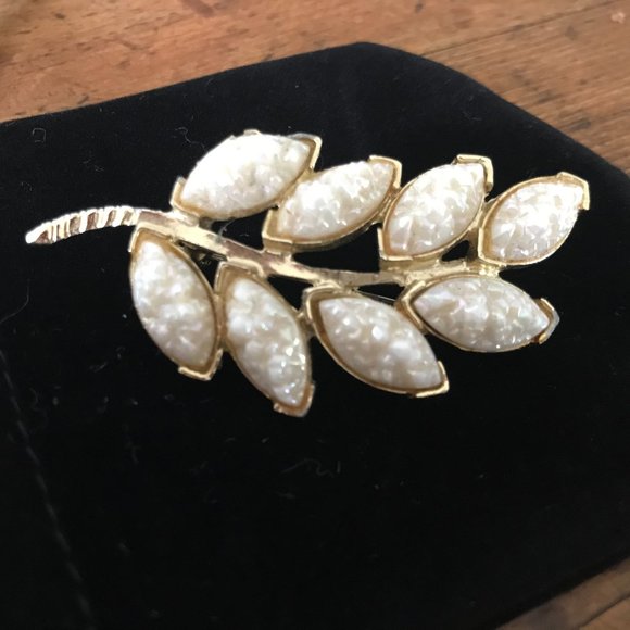 Jewelry - Vintage Coat Pin